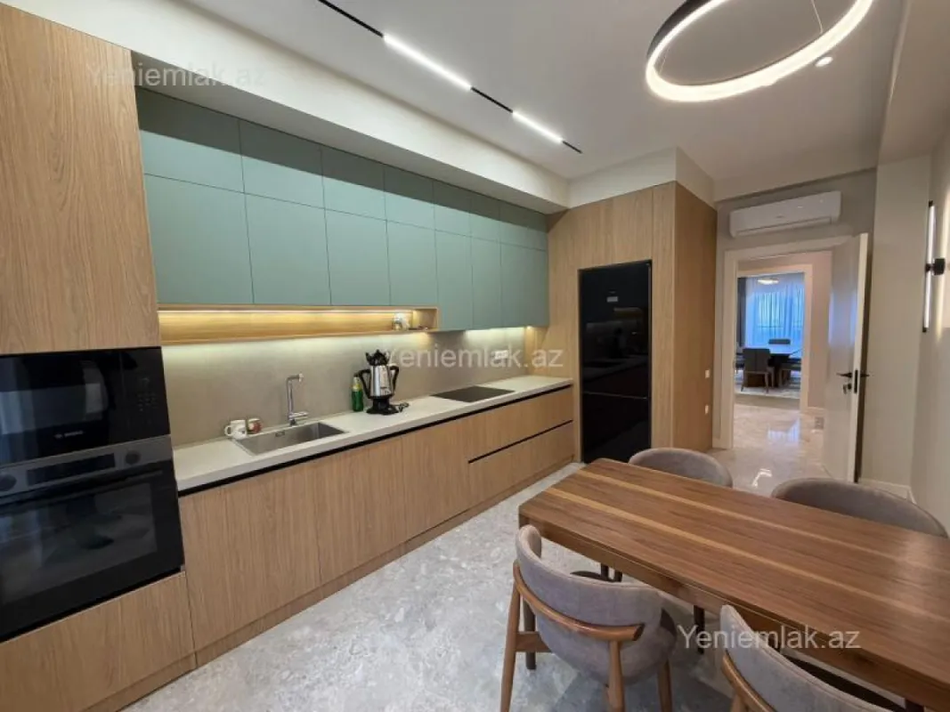 Satılır 5 otaqlı yeni tikili 195 m²