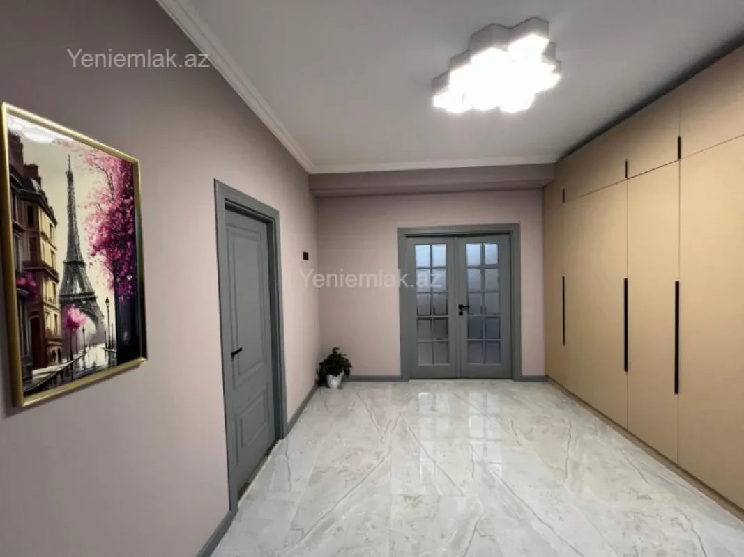 Satılır 3 otaqlı yeni tikili 135 m²