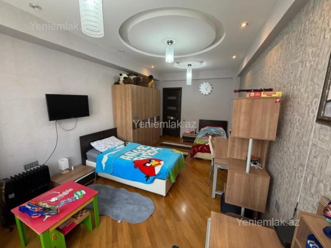 Satılır 3 otaqlı yeni tikili 135 m²