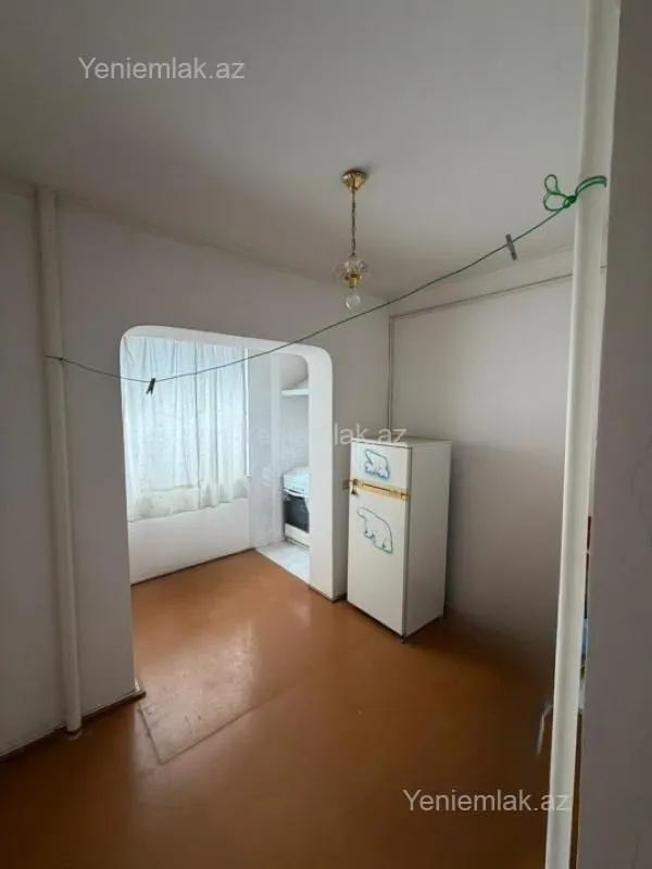 Satılır 4 otaqlı köhnə tikili 100 m²