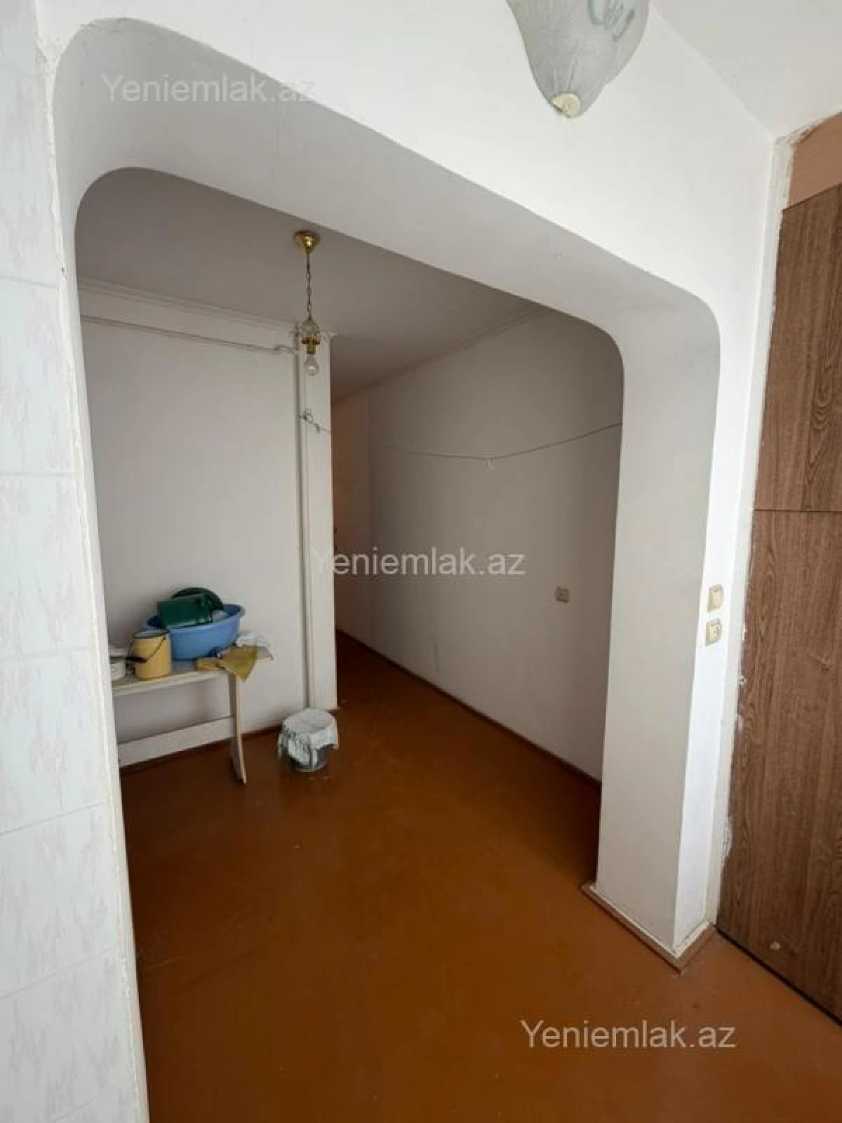 Satılır 4 otaqlı köhnə tikili 100 m²