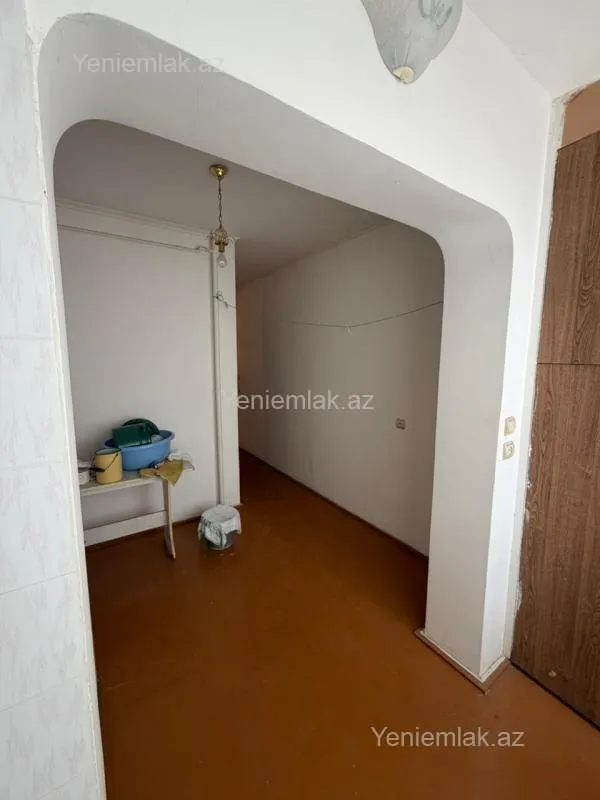 Satılır 4 otaqlı köhnə tikili 100 m²