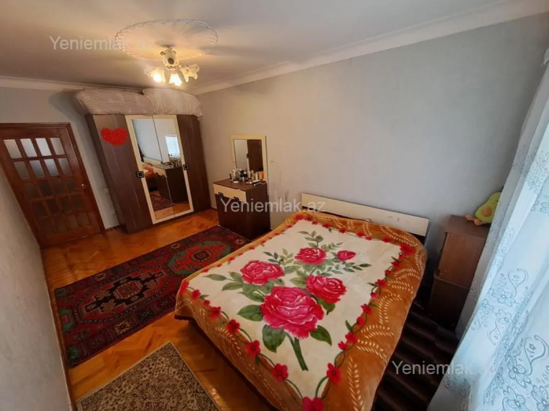 Satılır 5 otaqlı köhnə tikili 125 m²