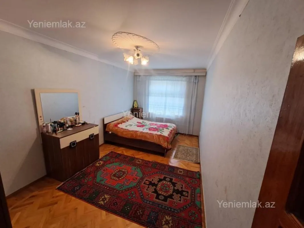 Satılır 5 otaqlı köhnə tikili 125 m²