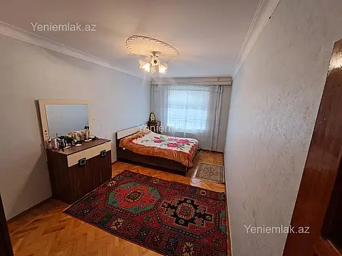 Satılır 5 otaqlı köhnə tikili 125 m²
