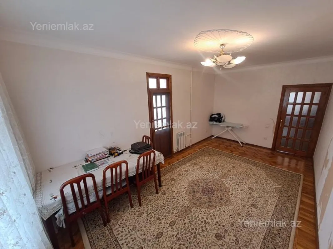 Satılır 5 otaqlı köhnə tikili 125 m²