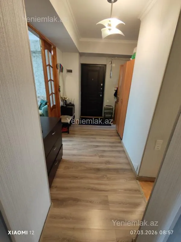 Satılır 2 otaqlı köhnə tikili 100 m²