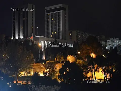 Satılır 2 otaqlı köhnə tikili 100 m²