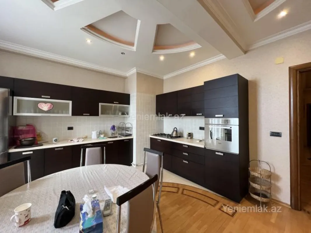 Satılır 4 otaqlı yeni tikili 185 m²