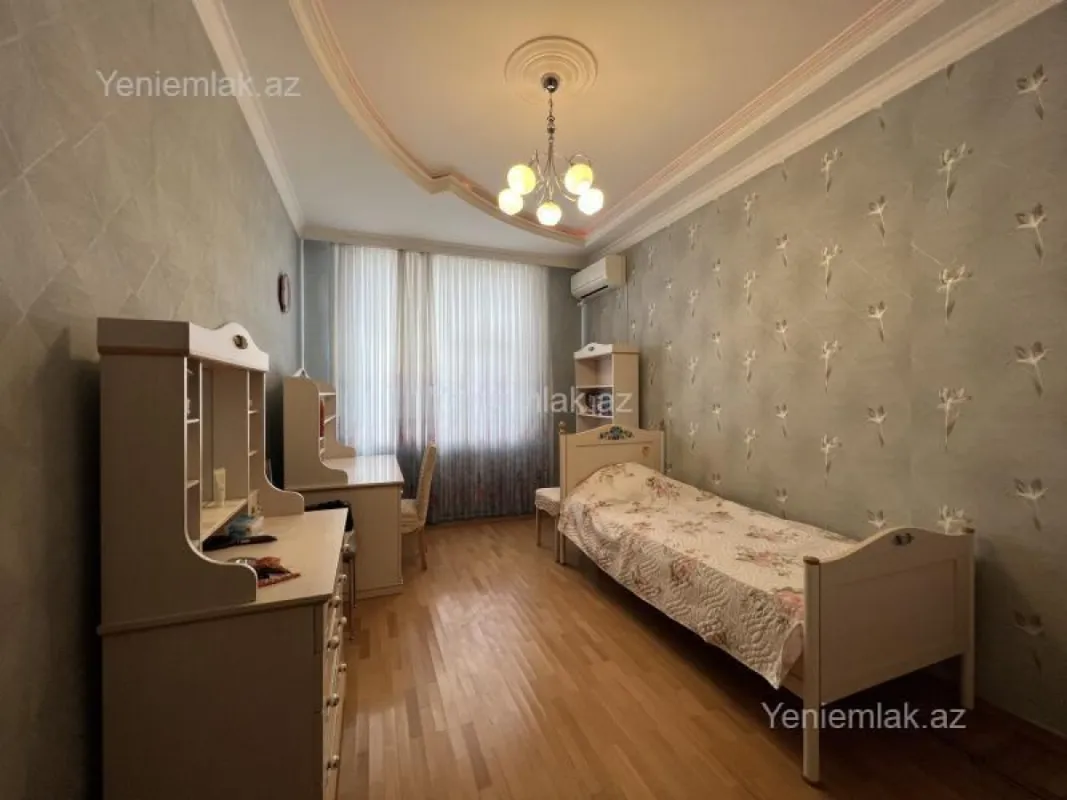 Satılır 4 otaqlı yeni tikili 185 m²