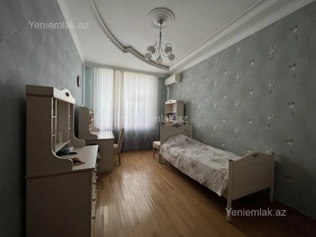 Satılır 4 otaqlı yeni tikili 185 m²