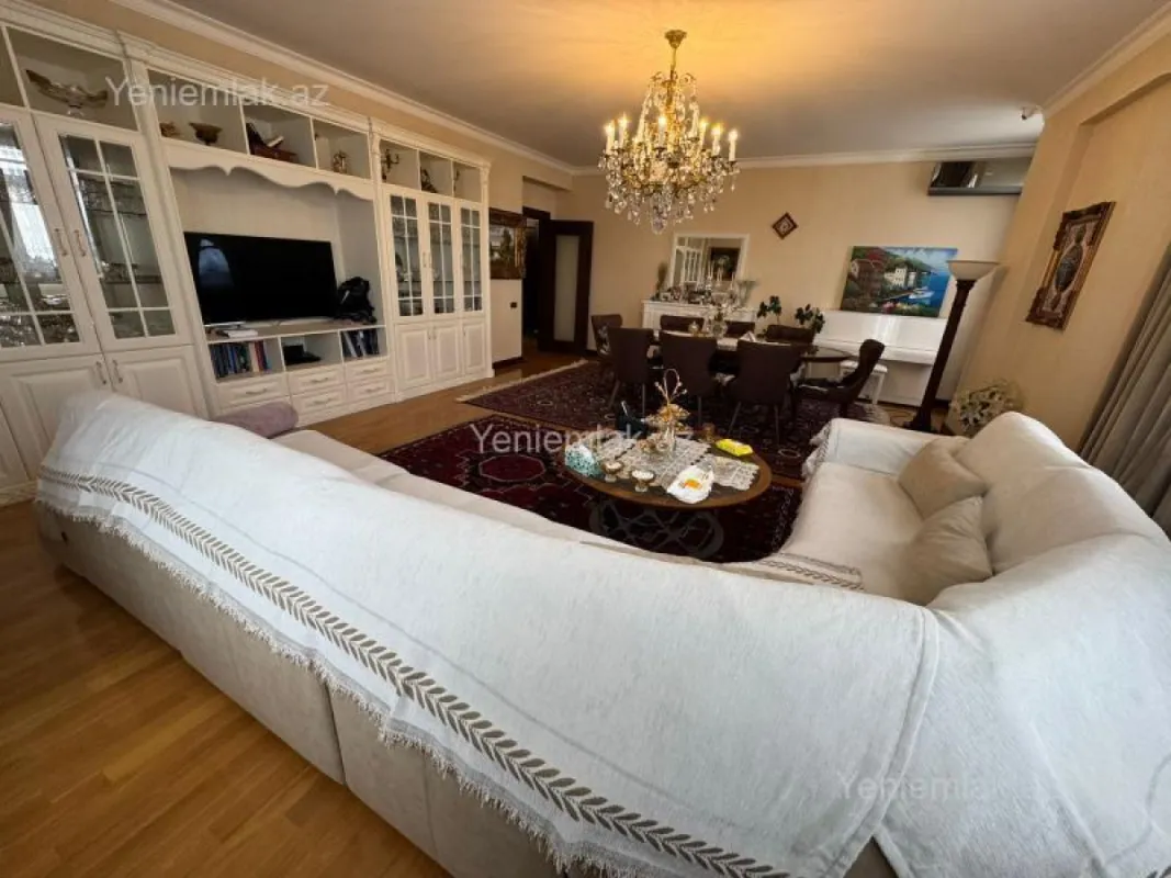 Satılır 3 otaqlı yeni tikili 160 m²