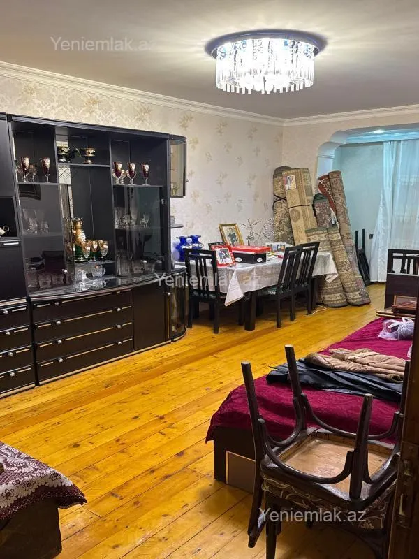 Satılır 4 otaqlı köhnə tikili 90 m²