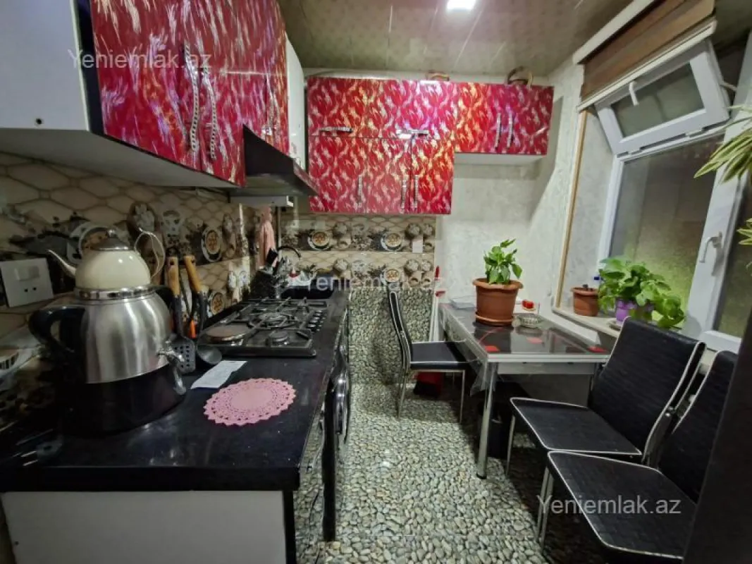 Satılır 3 otaqlı köhnə tikili 55 m²
