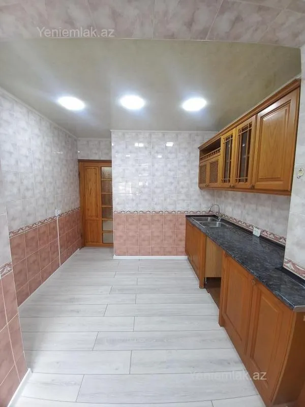 Satılır 3 otaqlı köhnə tikili 85 m²