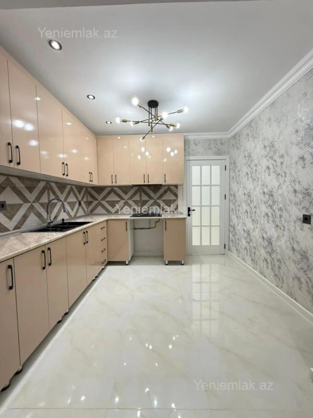 Satılır 3 otaqlı köhnə tikili 75 m²