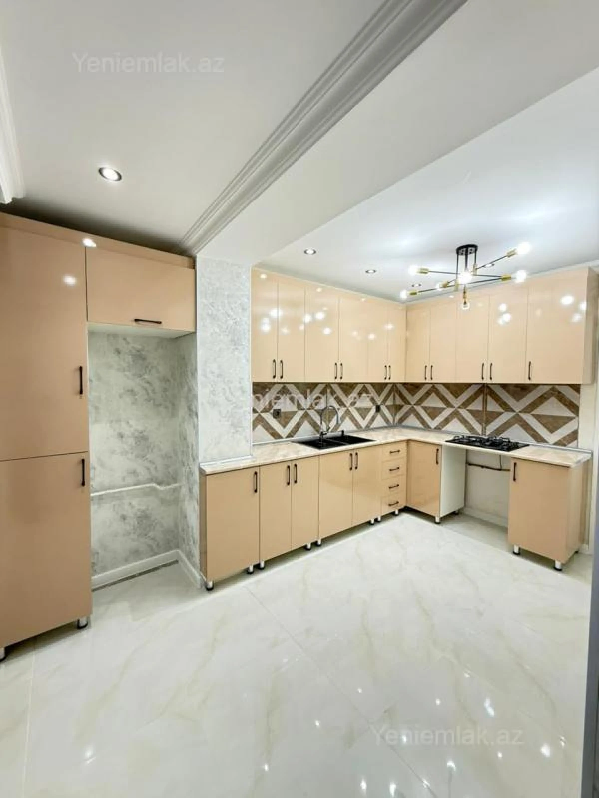 Satılır 3 otaqlı köhnə tikili 75 m²