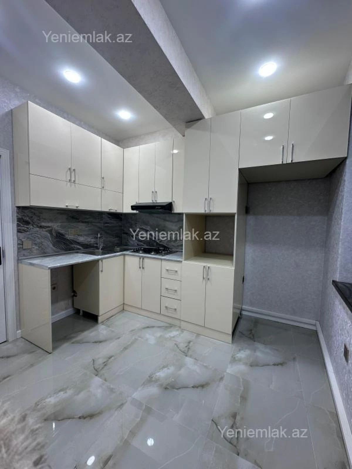 Satılır 2 otaqlı yeni tikili 70 m²