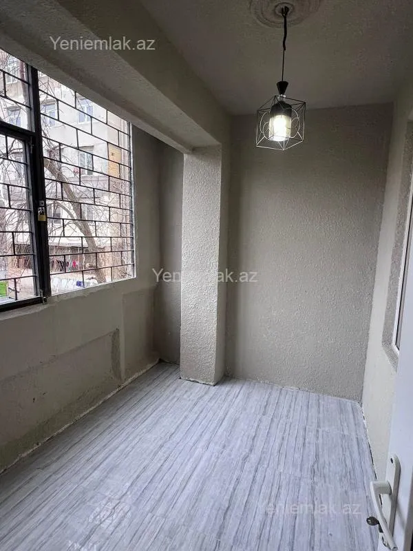 Satılır 4 otaqlı köhnə tikili 110 m²