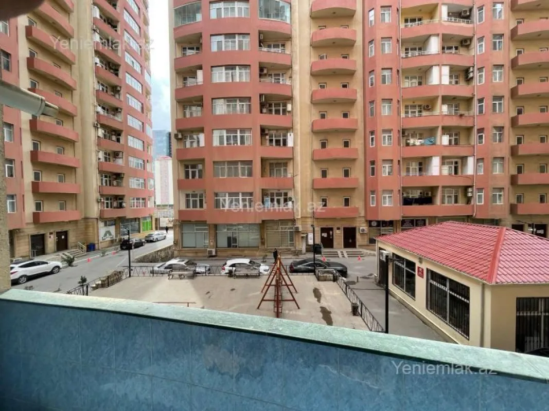 Satılır 3 otaqlı yeni tikili 130 m²