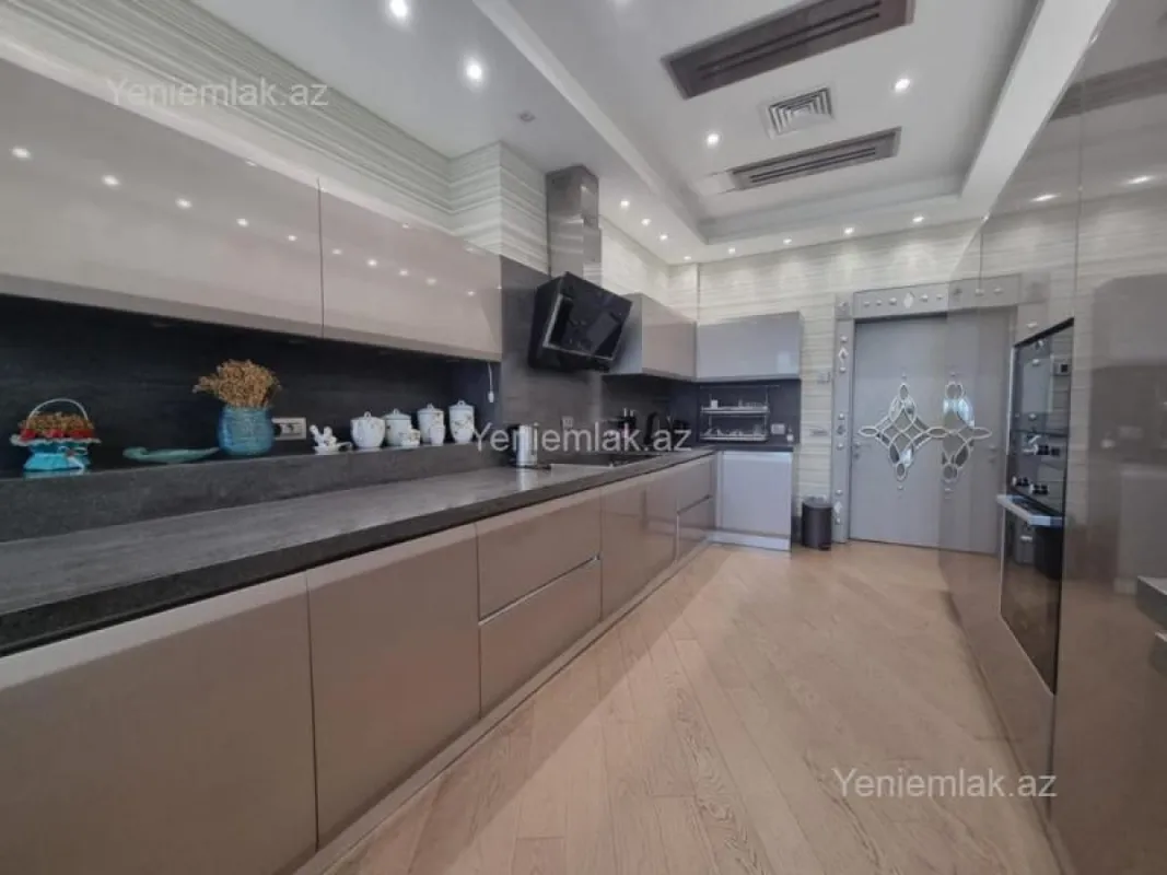Satılır 5 otaqlı yeni tikili 225 m²