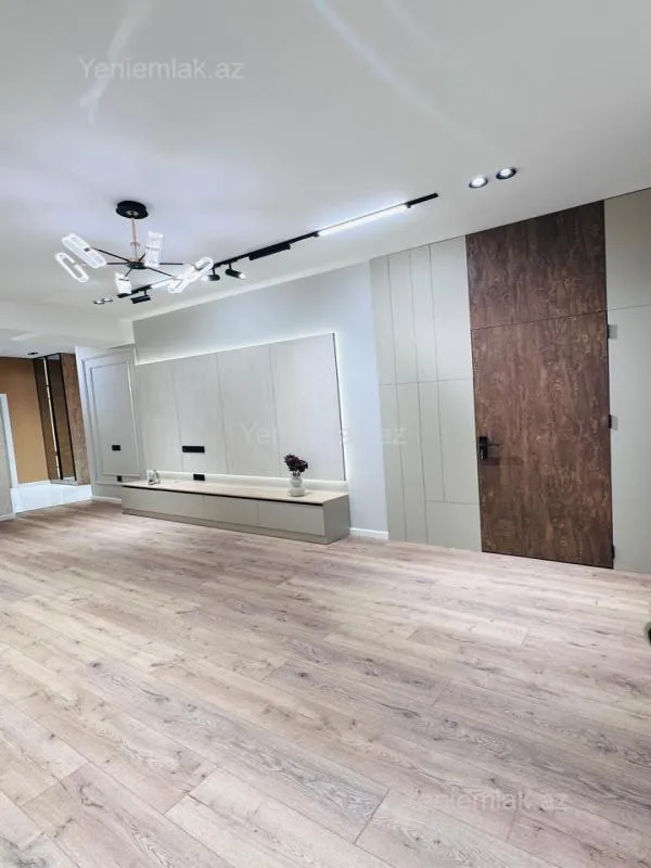 Satılır 3 otaqlı yeni tikili 85 m²