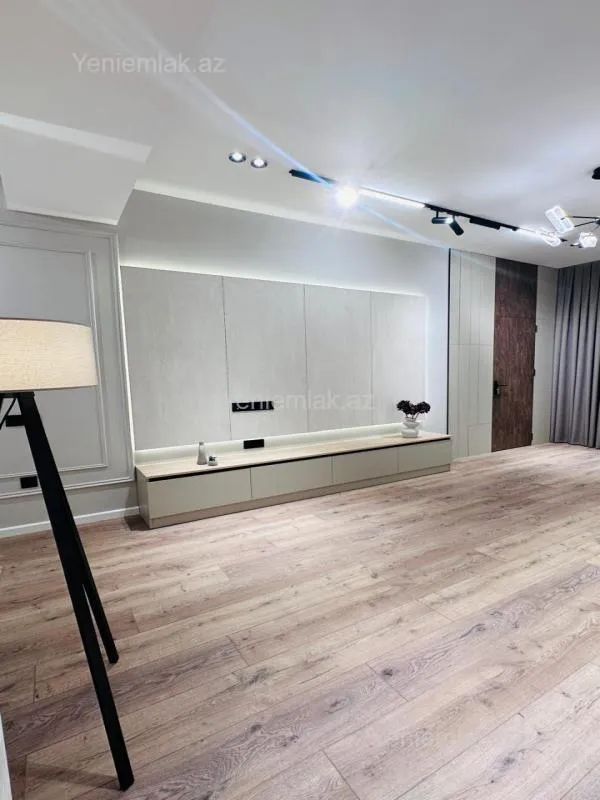 Satılır 3 otaqlı yeni tikili 85 m²