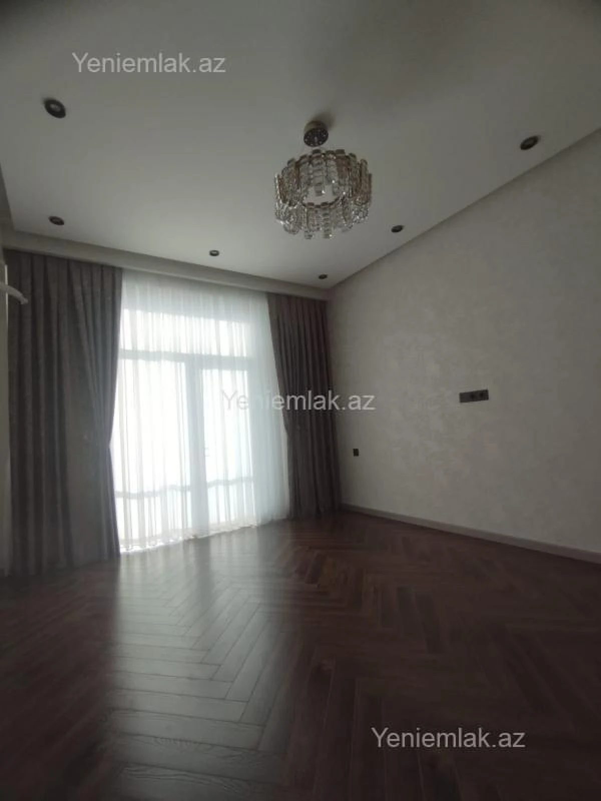 Satılır 3 otaqlı yeni tikili 80 m²
