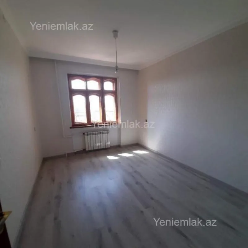 Satılır 3 otaqlı köhnə tikili 75 m²