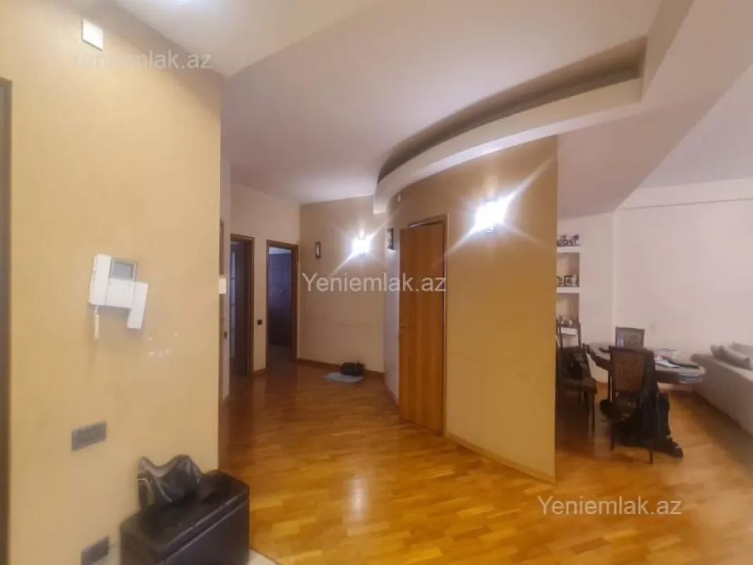 Satılır 3 otaqlı yeni tikili 185 m²