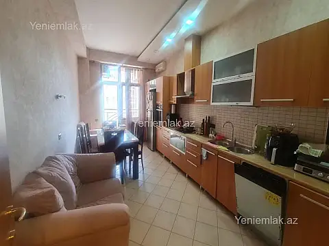 Satılır 3 otaqlı yeni tikili 185 m²