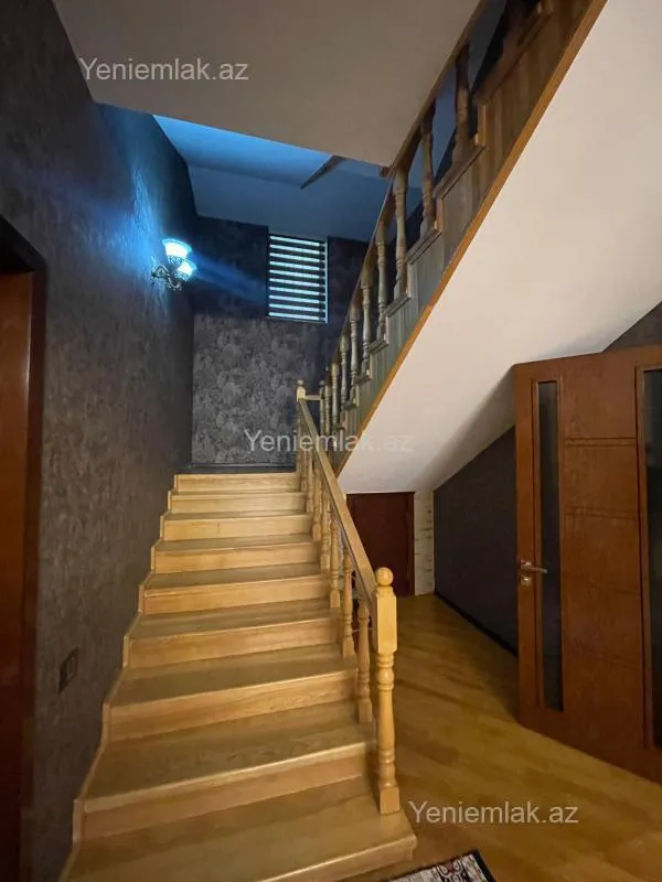 Satılır 7 otaqlı həyət evi 555 m²