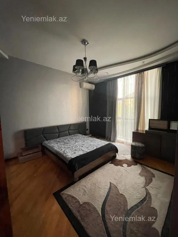 Satılır 7 otaqlı həyət evi 555 m²