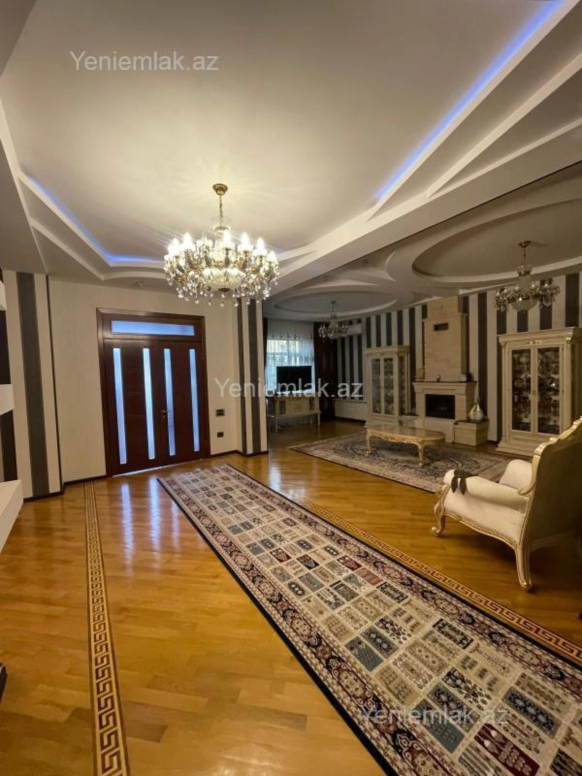 Satılır 7 otaqlı həyət evi 555 m²