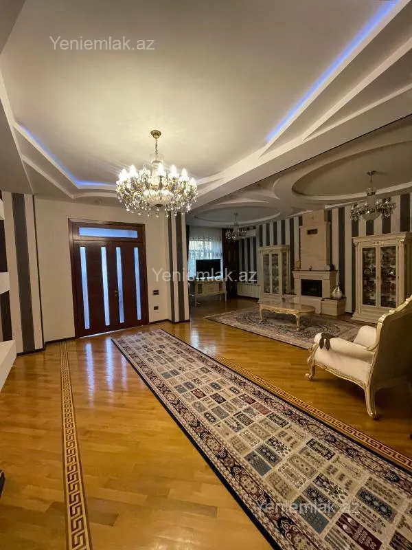 Satılır 7 otaqlı həyət evi 555 m²