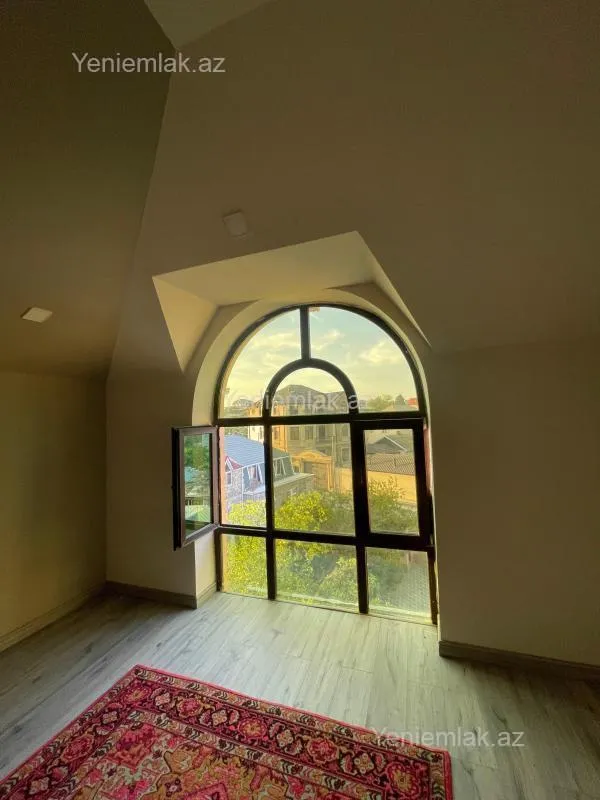 Satılır 7 otaqlı həyət evi 555 m²