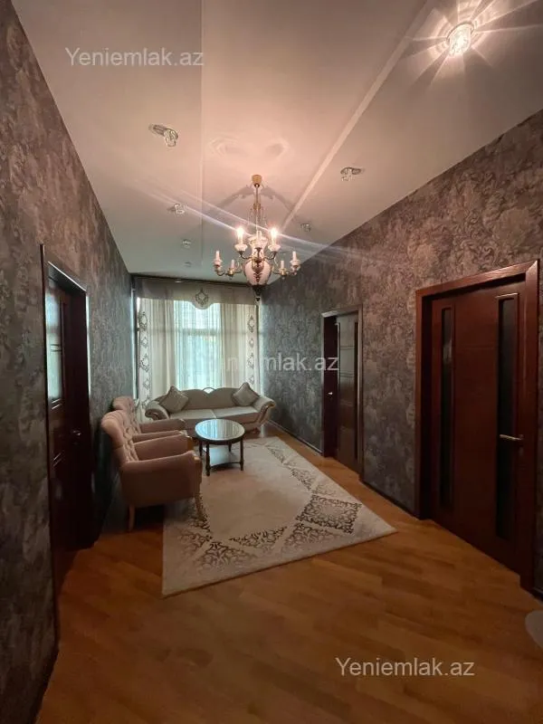Satılır 7 otaqlı həyət evi 555 m²