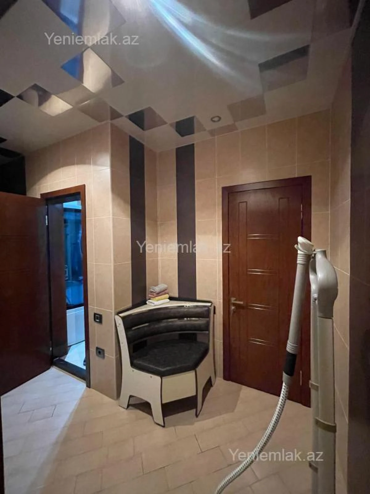 Satılır 7 otaqlı həyət evi 555 m²