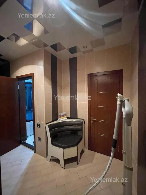 Satılır 7 otaqlı həyət evi 555 m²