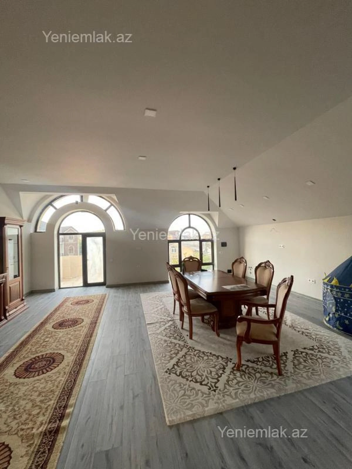Satılır 7 otaqlı həyət evi 555 m²
