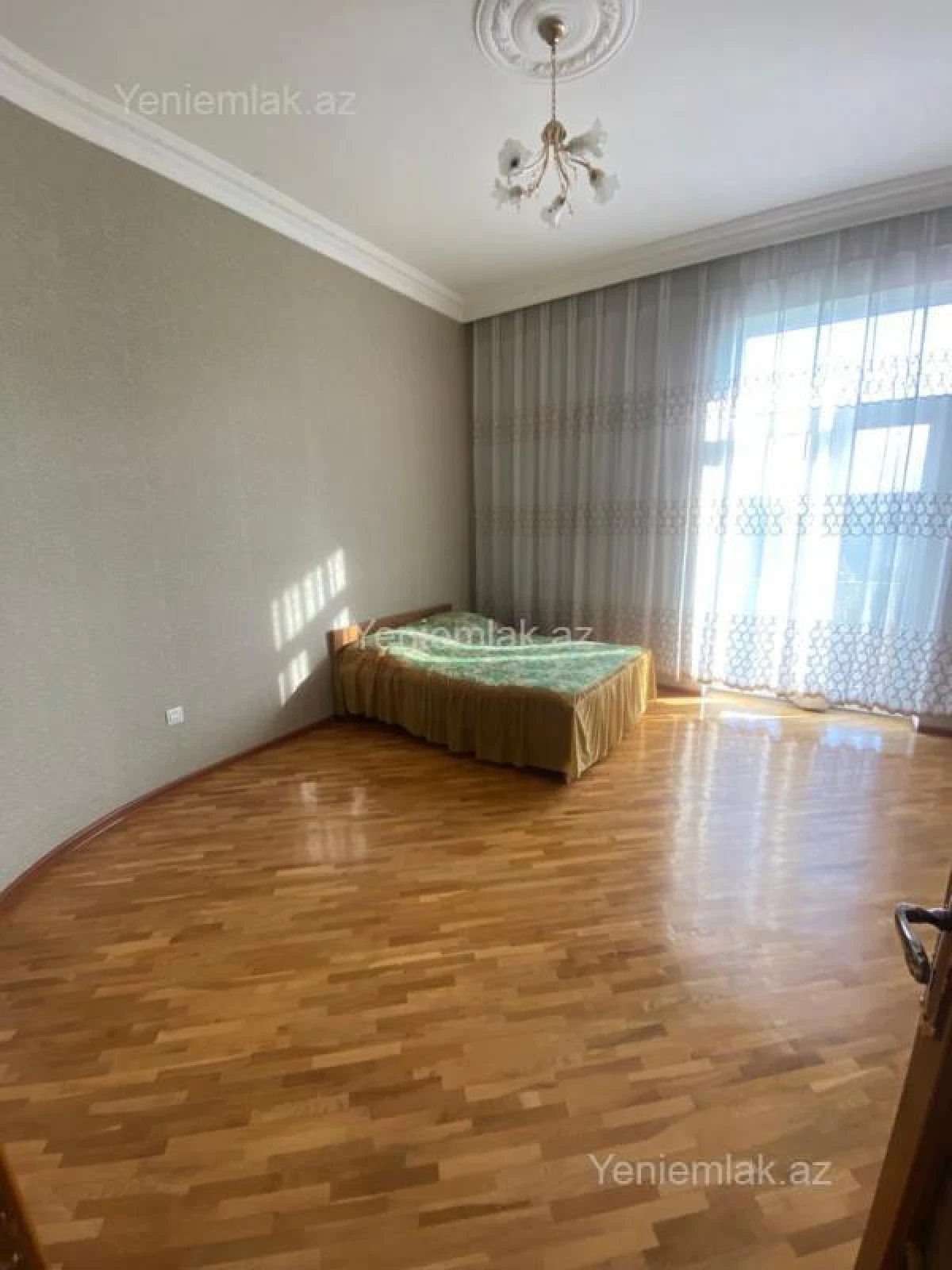 Satılır 10 otaqlı həyət evi 1348 m²