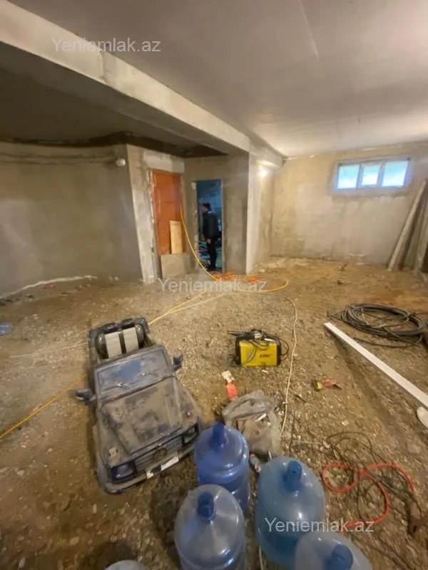 Satılır 10 otaqlı həyət evi 1348 m²