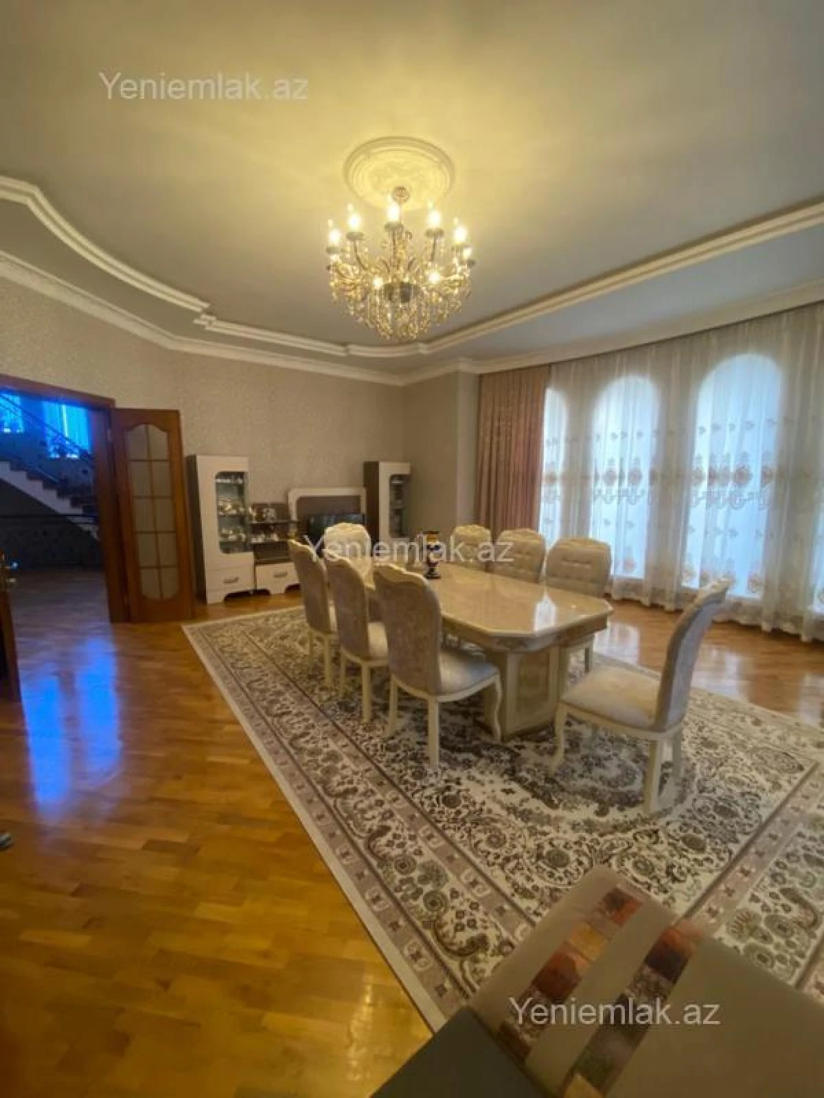 Satılır 10 otaqlı həyət evi 1348 m²