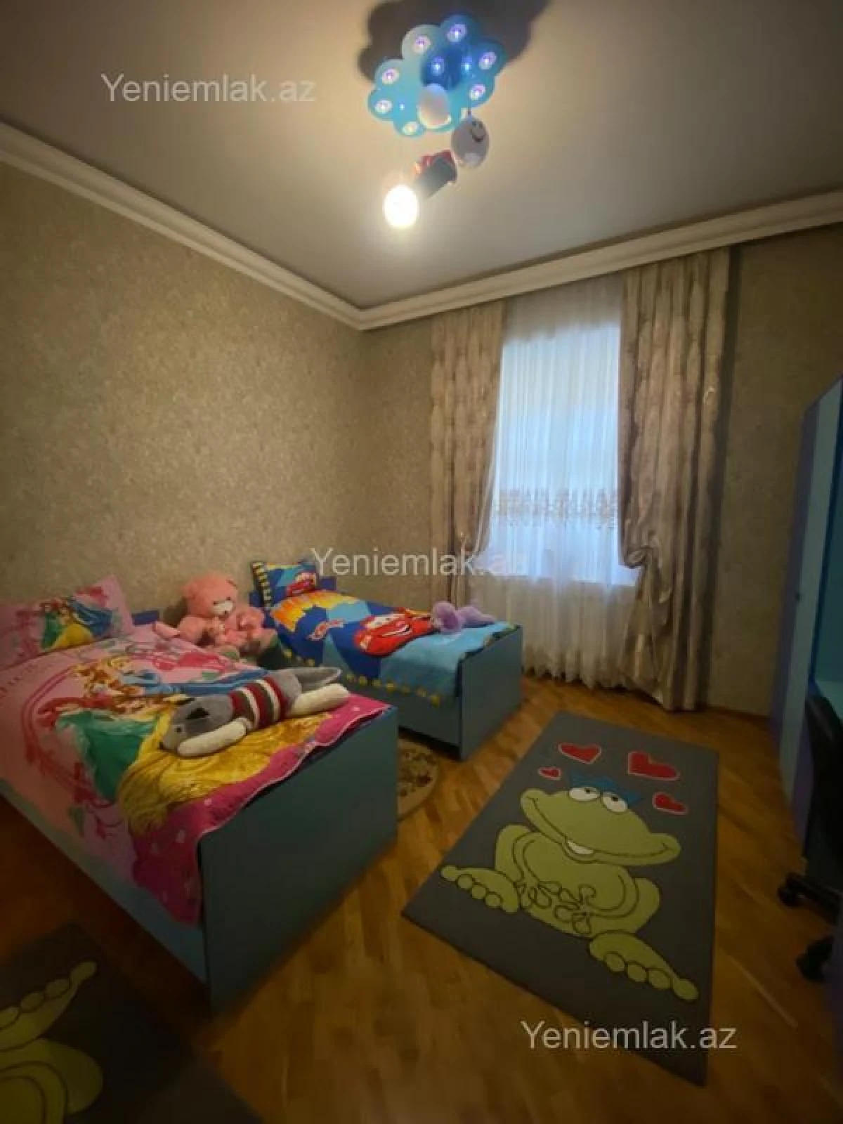 Satılır 10 otaqlı həyət evi 1348 m²