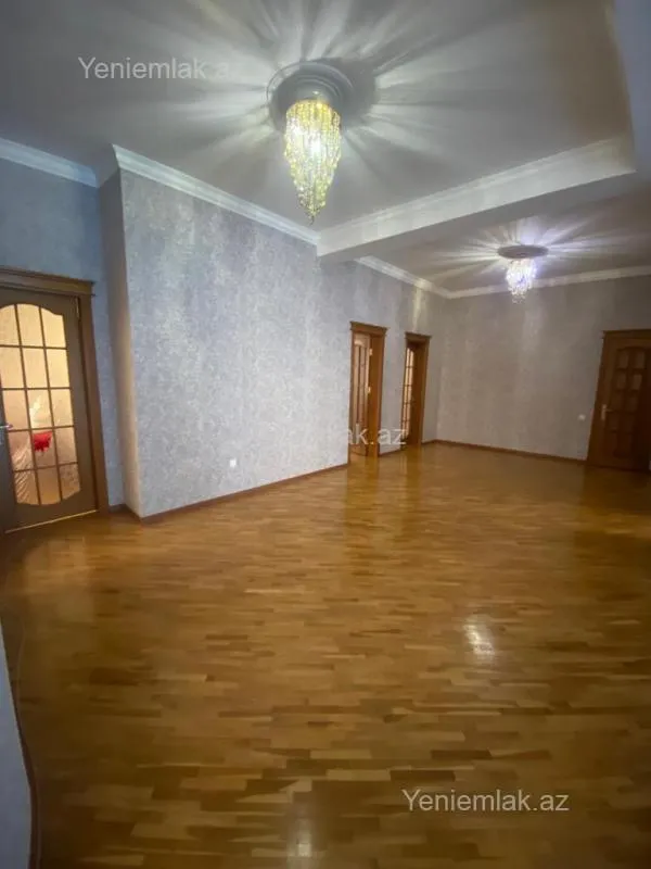 Satılır 10 otaqlı həyət evi 1348 m²