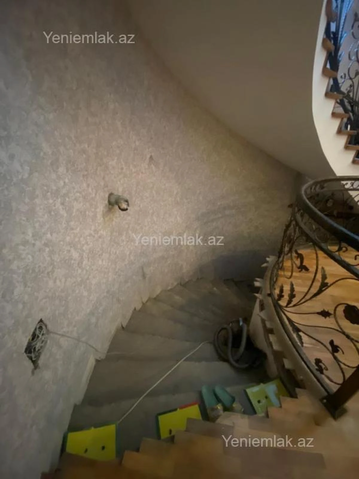 Satılır 10 otaqlı həyət evi 1348 m²