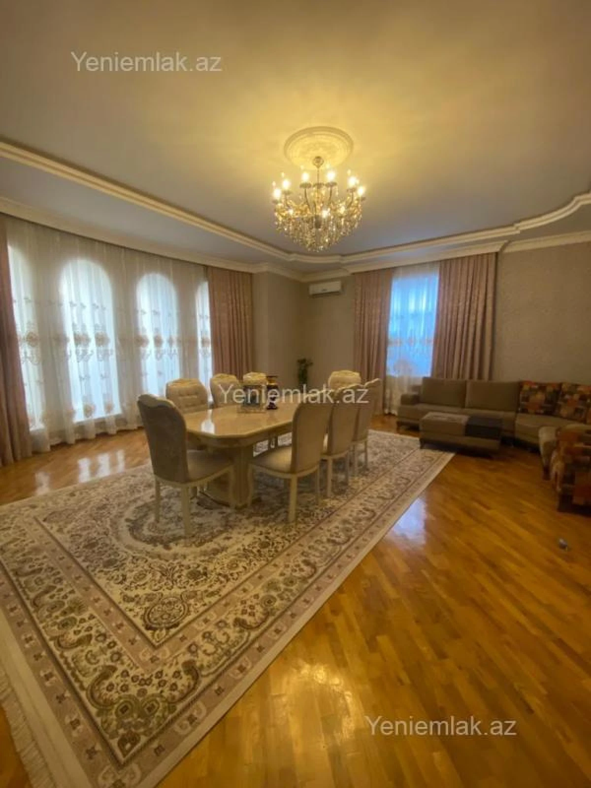 Satılır 10 otaqlı həyət evi 1348 m²