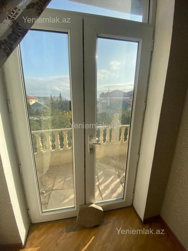 Satılır 10 otaqlı həyət evi 1348 m²