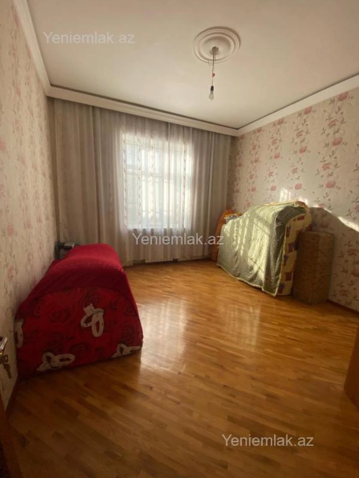 Satılır 10 otaqlı həyət evi 1348 m²