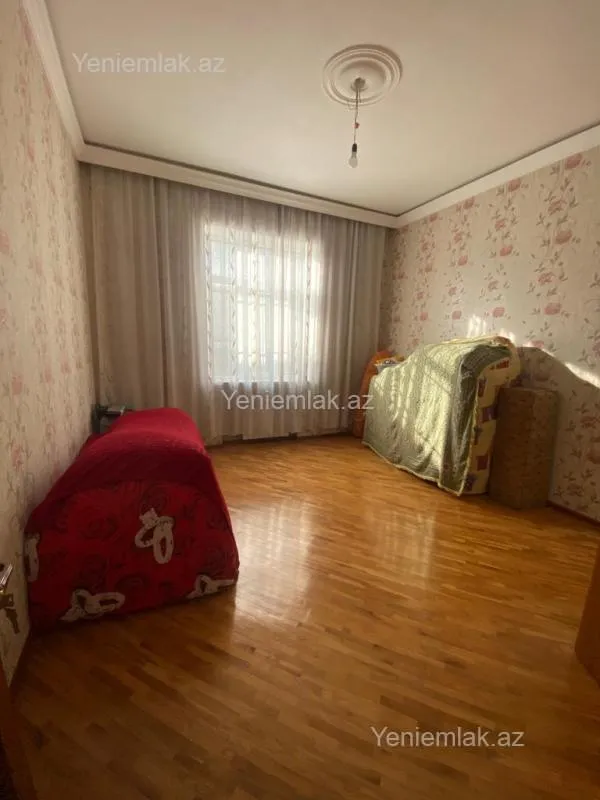 Satılır 10 otaqlı həyət evi 1348 m²
